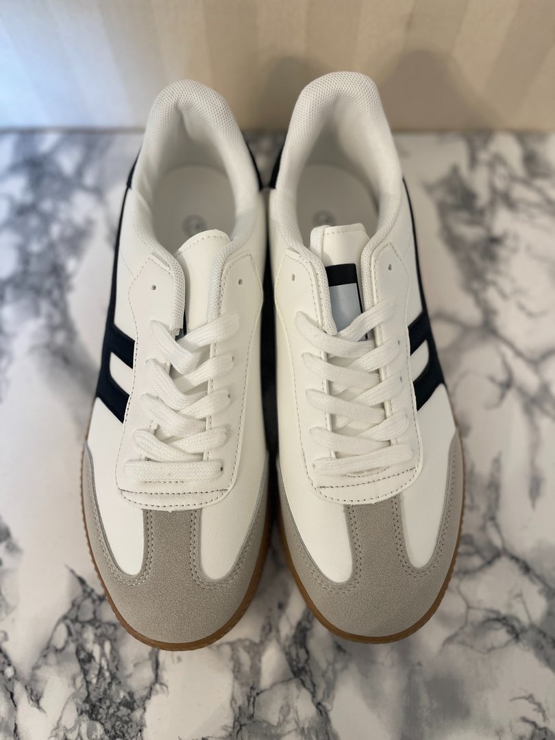 Sneaker