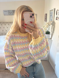 Regenbogenpullover Pastell