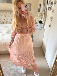 Blumenplisseekleid mit Gürtel