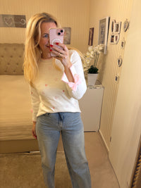 Herzchenpullover mit Samtschleife