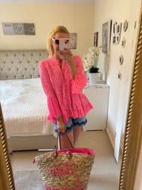 Jeansshorts mit Lochspitzenblüten