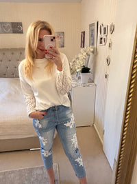 Jeans mit Spitze und Perlen