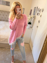 asymmetrischer Pullover mit Spitzenborde