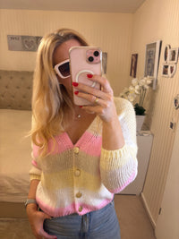 Regenbogenstrickjacke