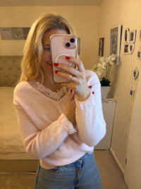 Pullover mit Spitzenborde verschiedene Farben