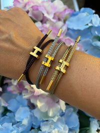 Armband mit goldenem H verschiedene Farben