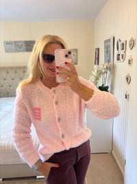 Softe Strickjacke mit Patch rosa