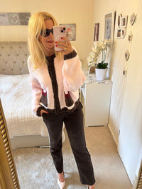 Strickjacke Herbstfarben mit aufgesetzten Taschen 2 Farben