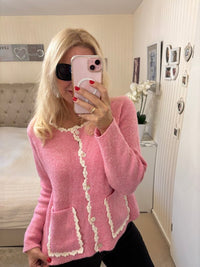 strickjacke-pink-mit-haekelborde_01.jpg