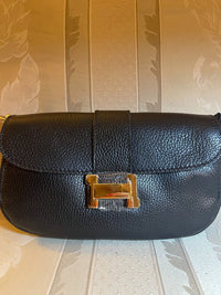 Tasche mit goldener H-Schnalle